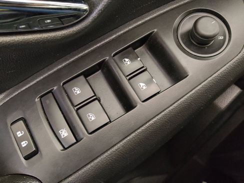 Used 2021 Chevrolet Trax LT w/ LT Convenience Package FWD image 27