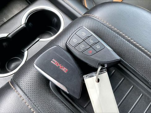 Used 2023 GMC Yukon AT4 w/ AT4 Premium Plus Package AWD/4WD image 15