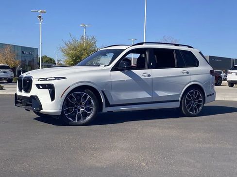 New 2025 BMW X7 M60i w/ Climate Comfort Package image 2