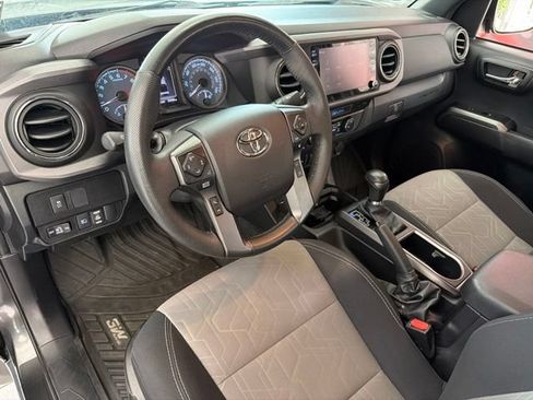 Used 2021 Toyota Tacoma TRD Off-Road w/ Technology Package AWD/4WD image 10