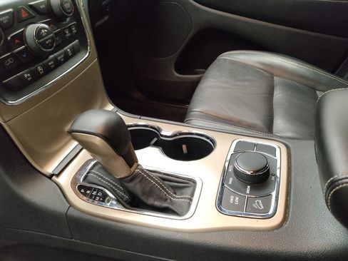 Used 2017 Jeep Grand Cherokee Limited image 26