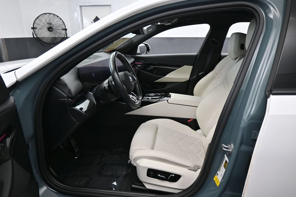 Used 2024 BMW 530i w/ M Sport Package RWD image 10