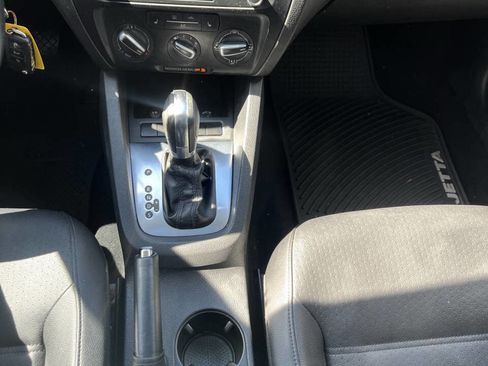 Used 2013 Volkswagen Jetta SE FWD image 13