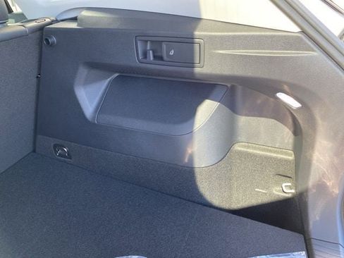 New 2025 Volkswagen Tiguan SE image 62