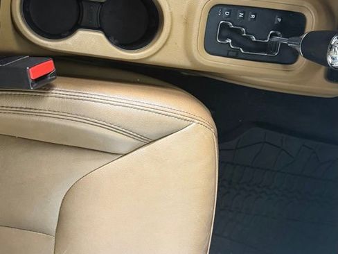 Used 2018 Jeep Wrangler Unlimited Sahara w/ Connectivity Group AWD/4WD image 20