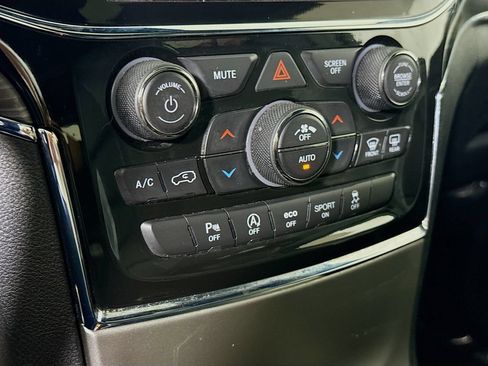 Used 2021 Jeep Grand Cherokee Limited AWD/4WD image 8