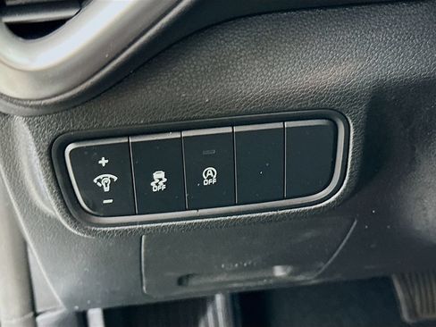 Used 2025 Kia Soul LX FWD image 15