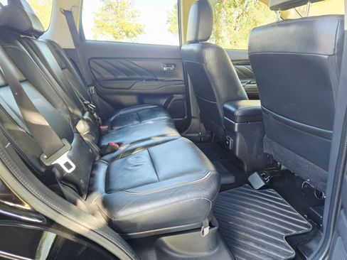 Used 2018 Mitsubishi Outlander SEL image 32