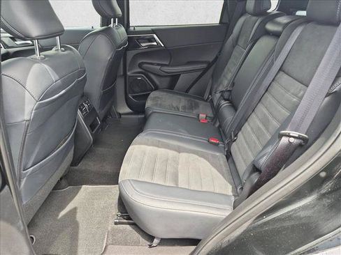 Used 2025 Mitsubishi Outlander SE FWD image 18