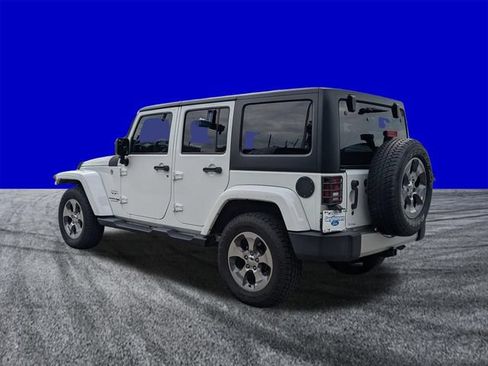 Used 2018 Jeep Wrangler Unlimited Sahara w/ Connectivity Group AWD/4WD image 6