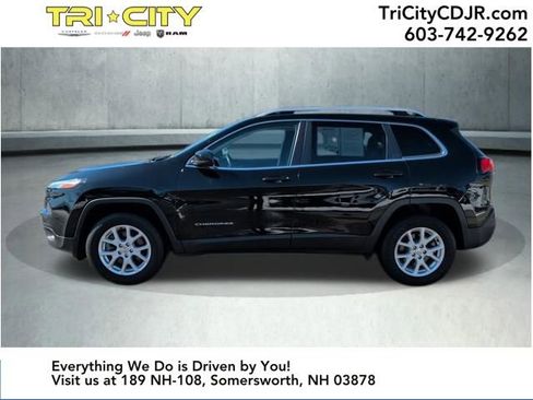 Used 2018 Jeep Cherokee Latitude Plus w/ Cold Weather Group image 2