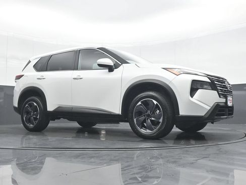 Used 2024 Nissan Rogue SV AWD/4WD image 33
