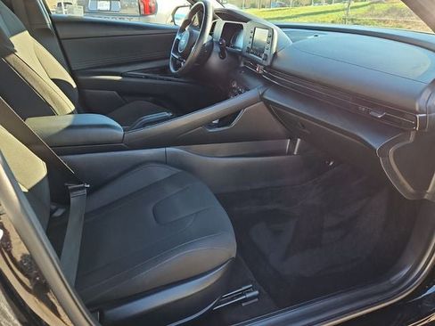 Used 2025 Hyundai Elantra Sport image 14