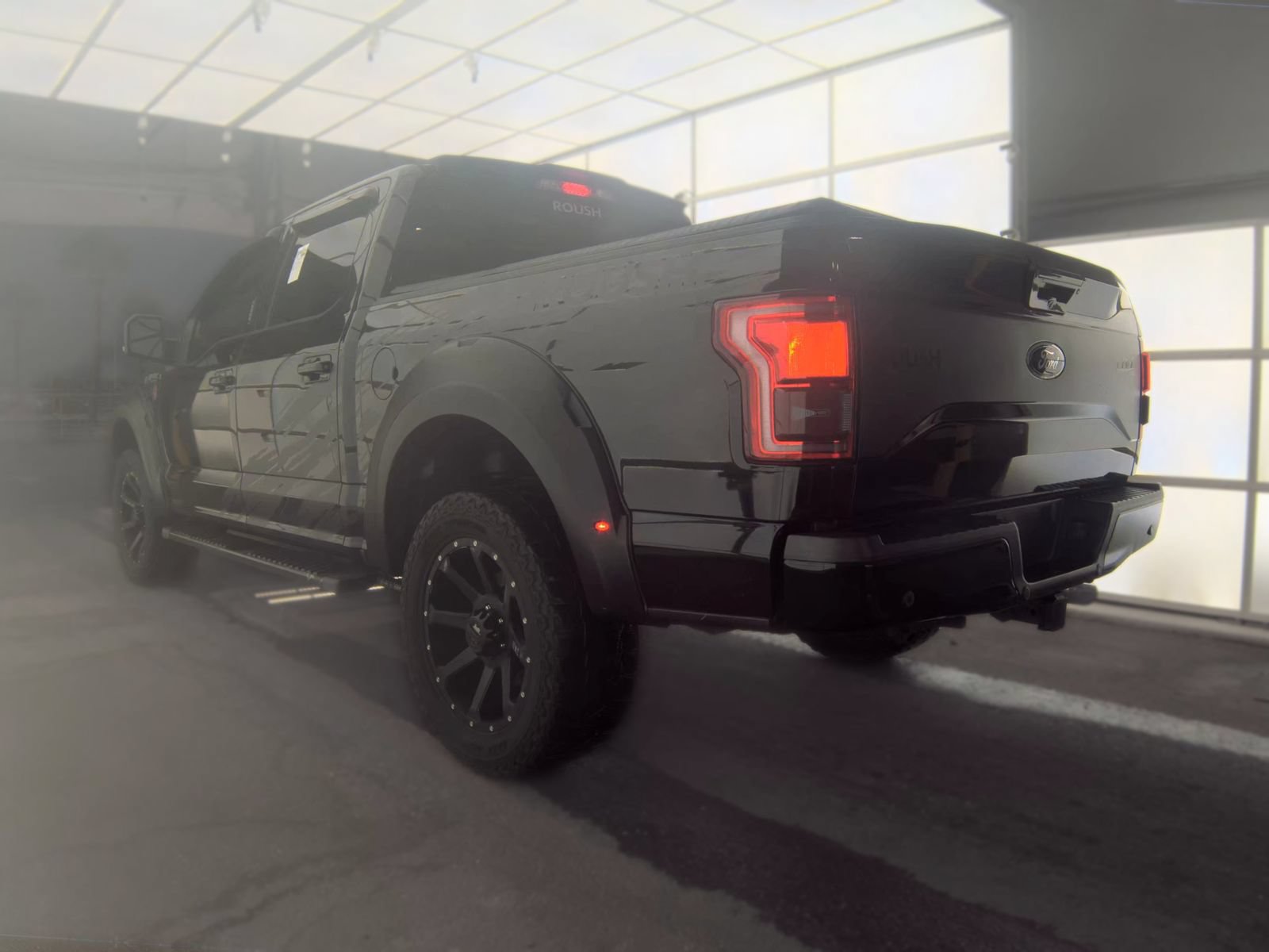 Used 2017 Ford F150 Lariat w/ Equipment Group 502A Luxury AWD/4WD image 2