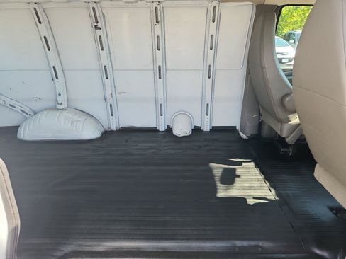 Used 2015 Chevrolet Express 2500 RWD image 12