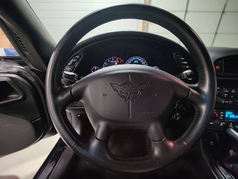 Used 2004 Chevrolet Corvette Coupe w/ Preferred Equipment Group RWD image 27