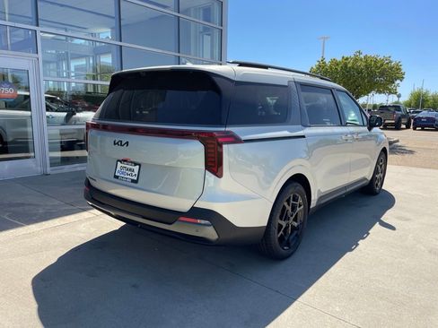 New 2026 Kia Carnival FWD image 5
