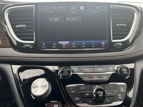 Used 2021 Chrysler Pacifica Pinnacle FWD image 24