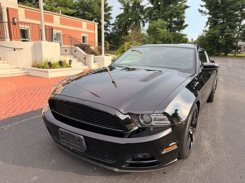 Used 2013 Ford Mustang GT RWD image 2