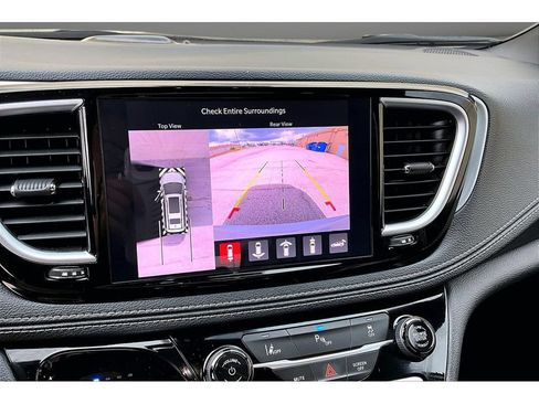 Used 2026 Chrysler Pacifica Premium FWD image 30