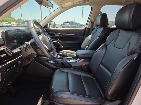 Used 2024 Kia Telluride S FWD image 17