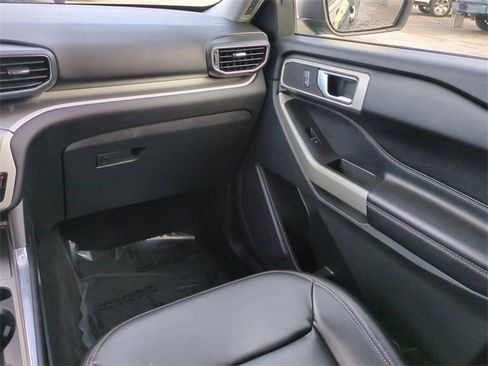 Used 2022 Ford Explorer XLT w/ Equipment Group 202A image 17