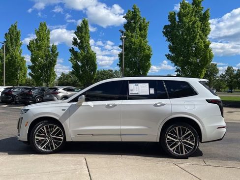 Used 2025 Cadillac XT6 Sport w/ Technology Package AWD/4WD image 6