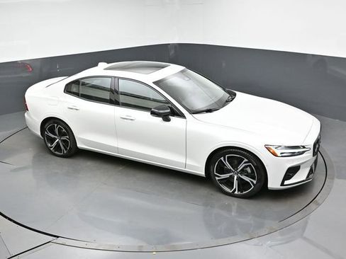 Used 2025 Volvo S60 B5 Plus FWD image 43