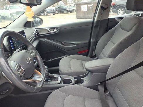 Used 2020 Hyundai Ioniq SE image 17