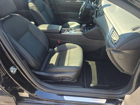 Used 2018 Buick Regal Essence w/ Driver Confidence Package #1 AWD/4WD image 22