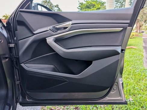 Used 2021 Audi e-tron Premium w/ Towing Package image 74