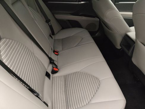 Used 2023 Toyota Camry SE image 18