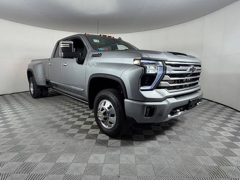 Used 2024 Chevrolet Silverado 3500 High Country w/ Technology Package AWD/4WD image 5