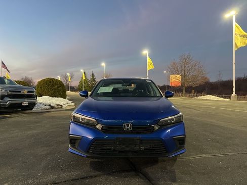 Used 2022 Honda Civic LX image 2