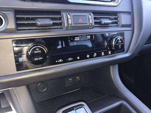 Used 2024 Nissan Pathfinder S AWD/4WD image 18