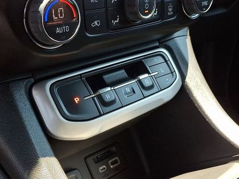 Used 2023 GMC Acadia SLE w/ Driver Convenience Package AWD/4WD image 17