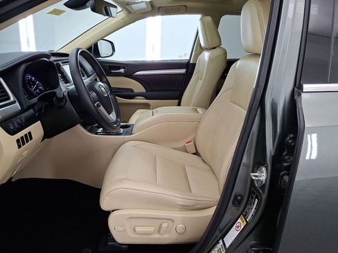 Certified 2018 Toyota Highlander XLE AWD/4WD image 11