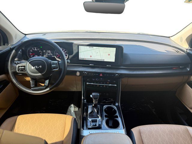 Used 2024 Kia Carnival EX FWD image 13
