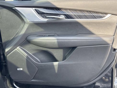 Used 2024 Cadillac XT6 Premium Luxury image 24