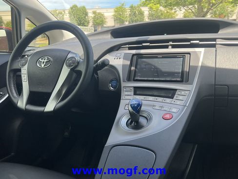 Used 2015 Toyota Prius Persona Series FWD image 6