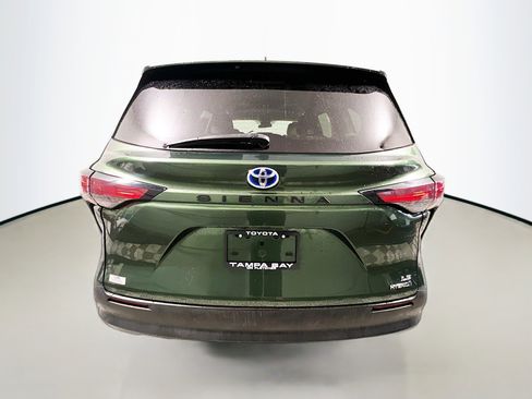Used 2021 Toyota Sienna LE image 6
