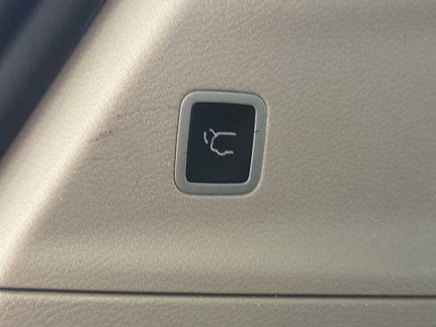 Used 2023 Chrysler Pacifica Touring-L image 8