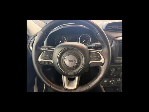 Used 2018 Jeep Renegade Latitude w/ Cold Weather Group AWD/4WD image 14