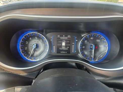 Used 2022 Chrysler Voyager LX FWD image 17