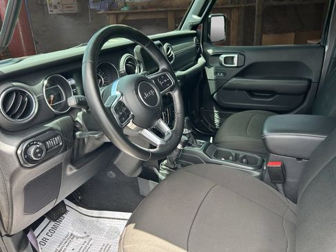Used 2021 Jeep Gladiator Overland AWD/4WD image 13