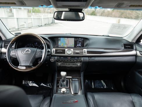 Used 2014 Lexus LS 460 w/ Comfort Package RWD image 14