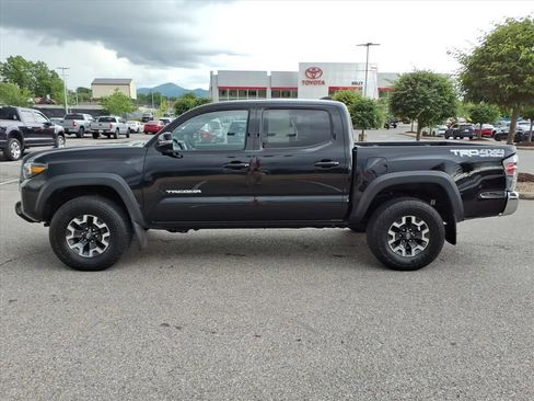 Certified 2023 Toyota Tacoma TRD Off-Road AWD/4WD image 8