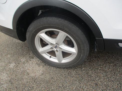 Used 2018 Ford Explorer XLT w/ Equipment Group 202A image 23