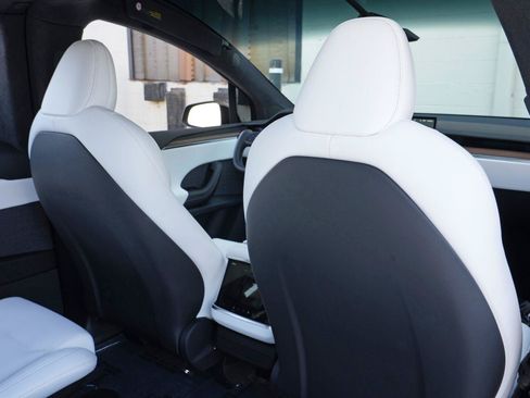Used 2023 Tesla Model X AWD/4WD image 39