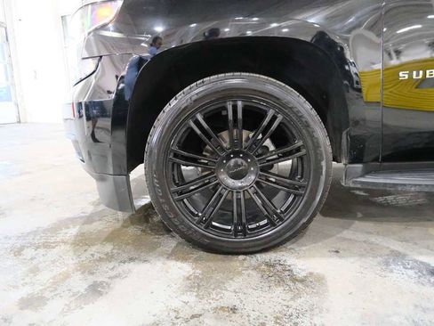Used 2018 Chevrolet Suburban LT RWD image 5